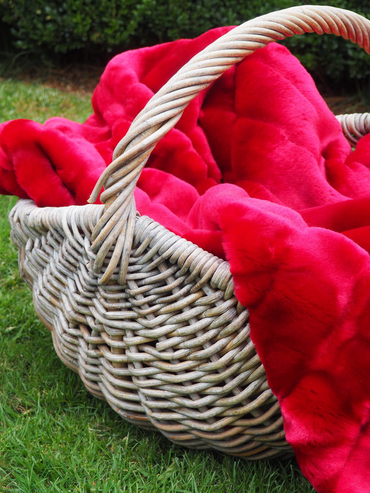 4 Reasons to Choose Faux Fur | Minimink The Minimink Journal blog